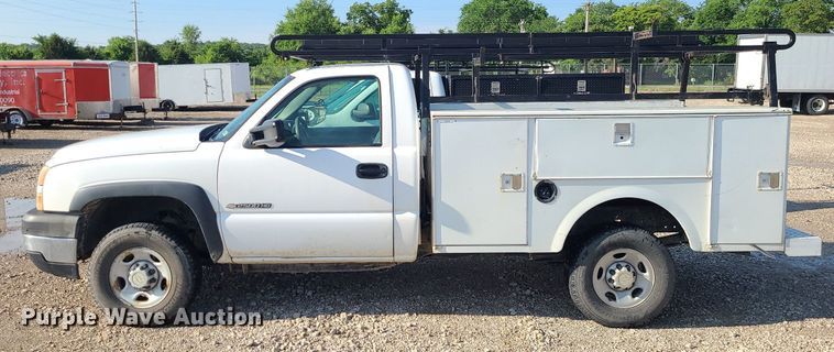 image for item LE9199 2007 Chevrolet Silverado 2500HD  utility bed pickup truck