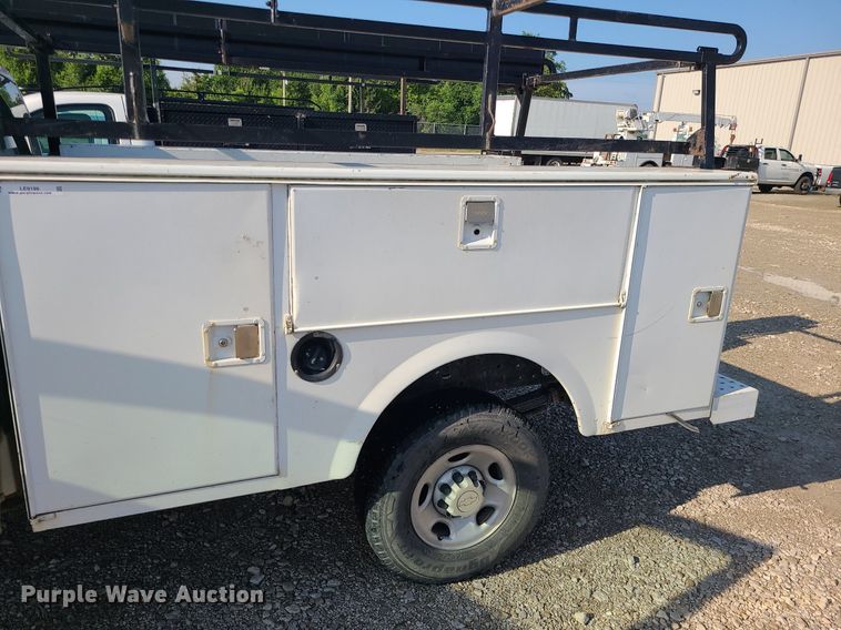 image for item LE9199 2007 Chevrolet Silverado 2500HD  utility bed pickup truck