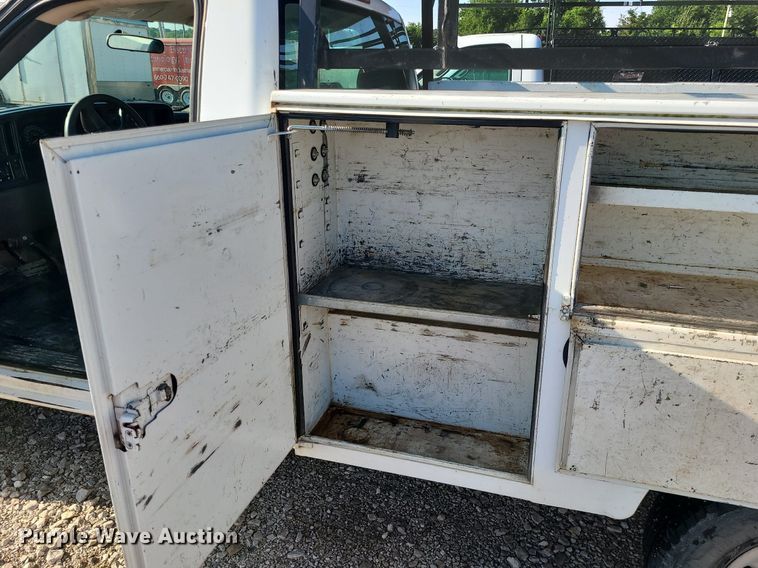 image for item LE9199 2007 Chevrolet Silverado 2500HD  utility bed pickup truck