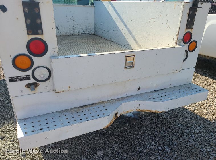 image for item LE9199 2007 Chevrolet Silverado 2500HD  utility bed pickup truck