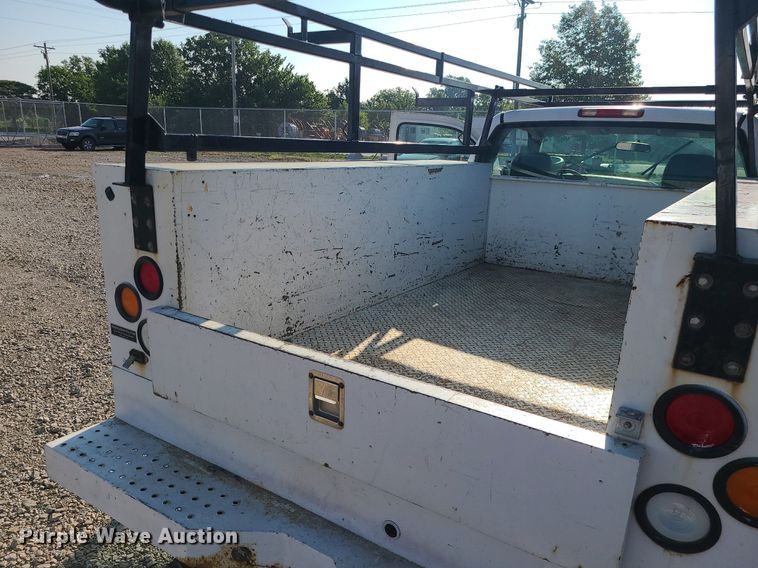 image for item LE9199 2007 Chevrolet Silverado 2500HD  utility bed pickup truck