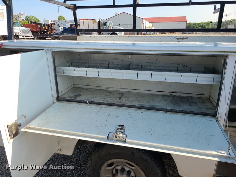 image for item LE9199 2007 Chevrolet Silverado 2500HD  utility bed pickup truck