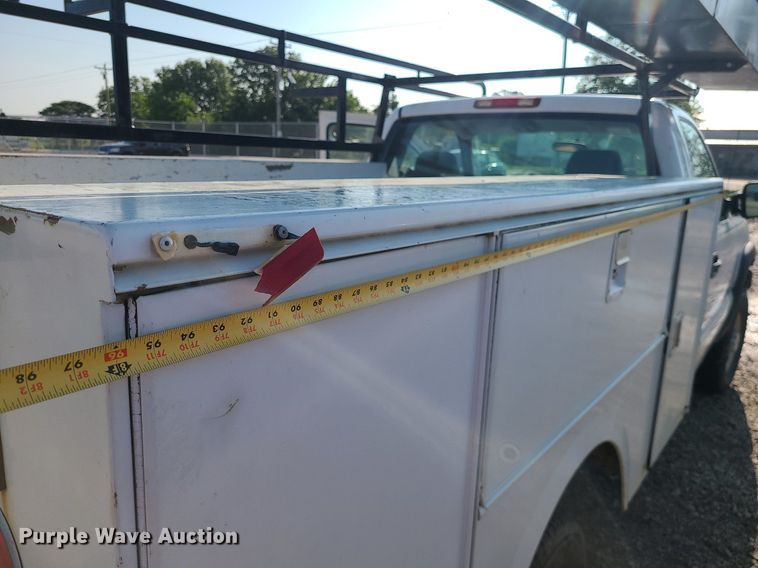 image for item LE9199 2007 Chevrolet Silverado 2500HD  utility bed pickup truck