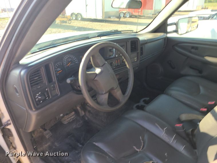 image for item LE9199 2007 Chevrolet Silverado 2500HD  utility bed pickup truck