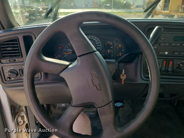 image for item LE9199 2007 Chevrolet Silverado 2500HD  utility bed pickup truck