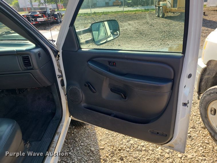 image for item LE9199 2007 Chevrolet Silverado 2500HD  utility bed pickup truck