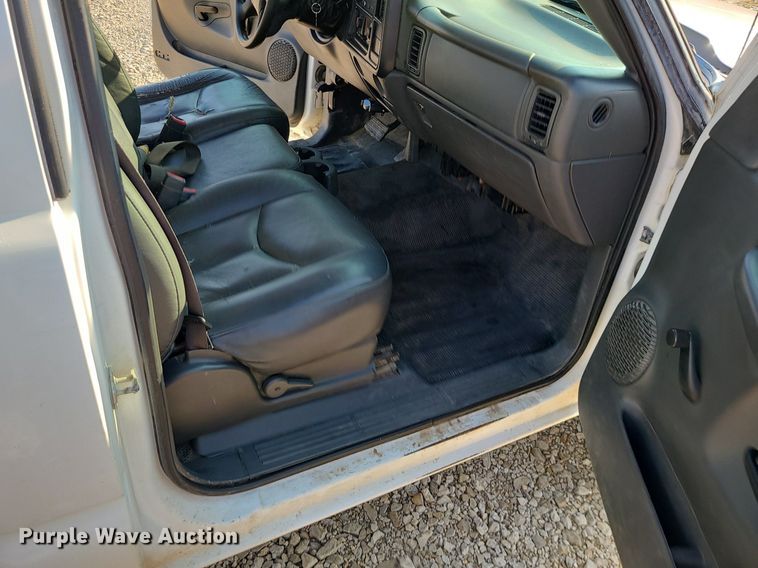 image for item LE9199 2007 Chevrolet Silverado 2500HD  utility bed pickup truck