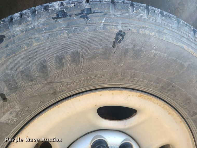 image for item LE9199 2007 Chevrolet Silverado 2500HD  utility bed pickup truck