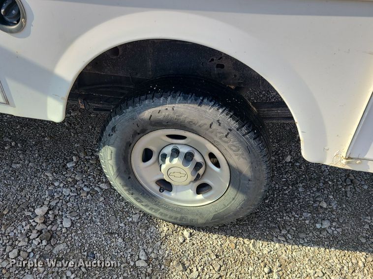 image for item LE9199 2007 Chevrolet Silverado 2500HD  utility bed pickup truck