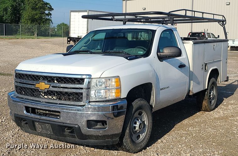 image for item LE9200 2012 Chevrolet Silverado 2500HD  utility bed pickup truck