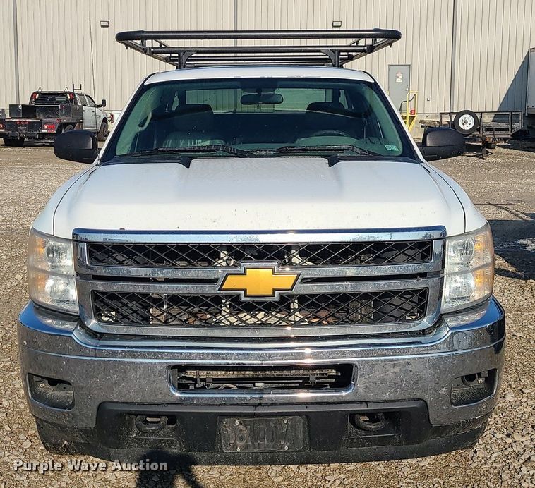 image for item LE9200 2012 Chevrolet Silverado 2500HD  utility bed pickup truck