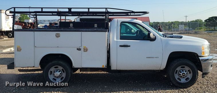image for item LE9200 2012 Chevrolet Silverado 2500HD  utility bed pickup truck