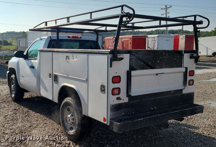 image for item LE9200 2012 Chevrolet Silverado 2500HD  utility bed pickup truck