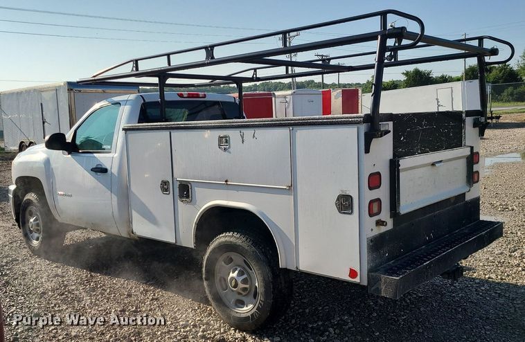 image for item LE9200 2012 Chevrolet Silverado 2500HD  utility bed pickup truck
