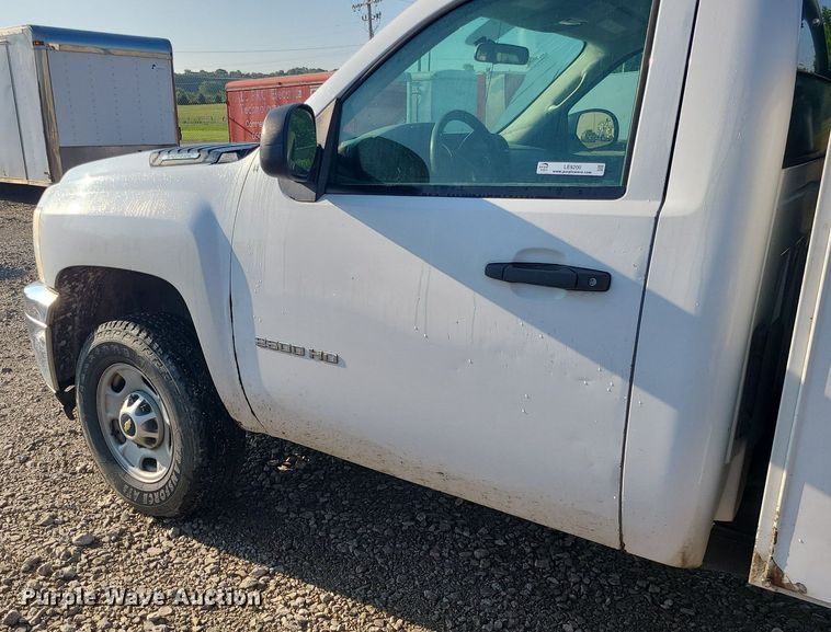 image for item LE9200 2012 Chevrolet Silverado 2500HD  utility bed pickup truck