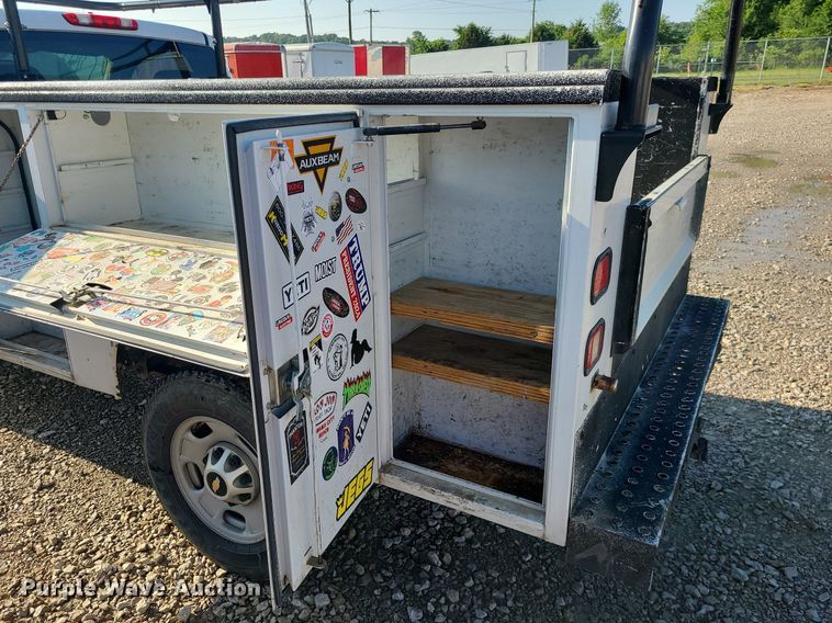 image for item LE9200 2012 Chevrolet Silverado 2500HD  utility bed pickup truck