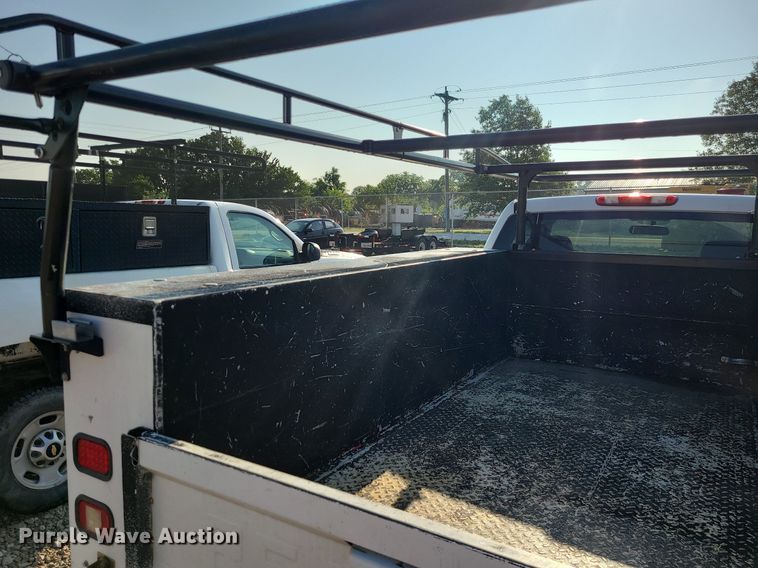 image for item LE9200 2012 Chevrolet Silverado 2500HD  utility bed pickup truck