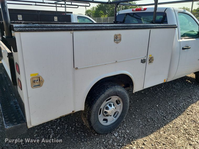 image for item LE9200 2012 Chevrolet Silverado 2500HD  utility bed pickup truck