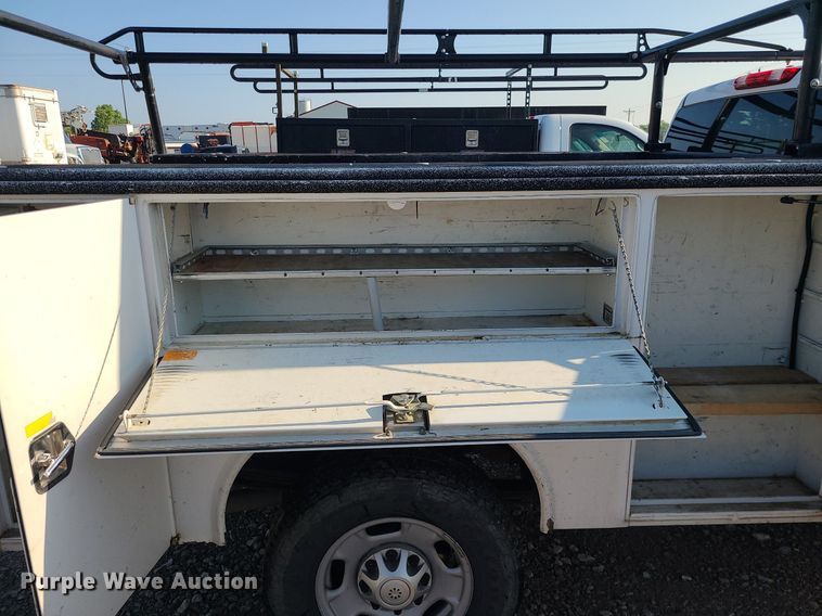 image for item LE9200 2012 Chevrolet Silverado 2500HD  utility bed pickup truck