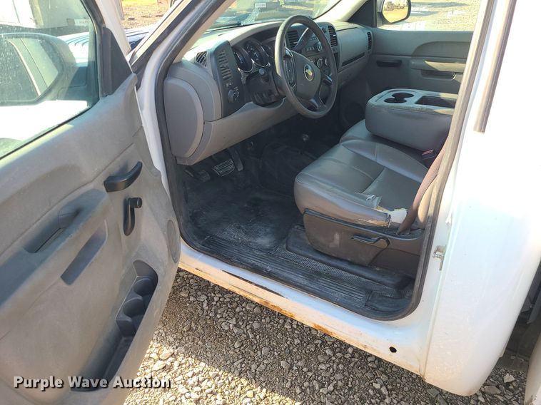 image for item LE9200 2012 Chevrolet Silverado 2500HD  utility bed pickup truck