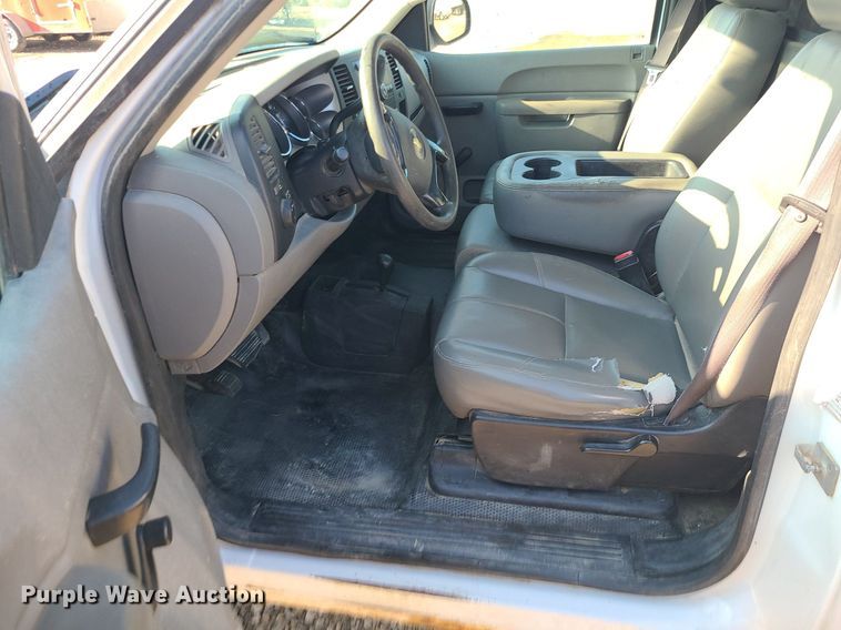 image for item LE9200 2012 Chevrolet Silverado 2500HD  utility bed pickup truck