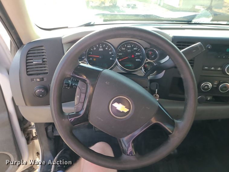 image for item LE9200 2012 Chevrolet Silverado 2500HD  utility bed pickup truck