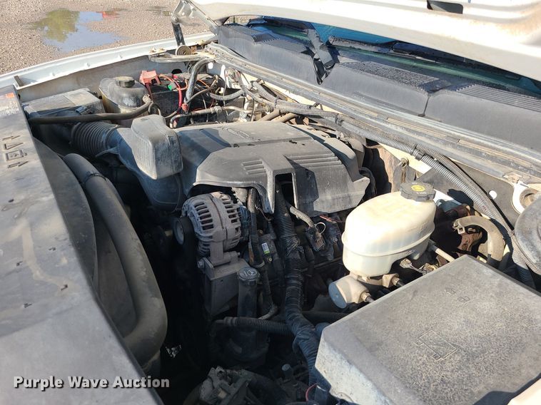 image for item LE9200 2012 Chevrolet Silverado 2500HD  utility bed pickup truck