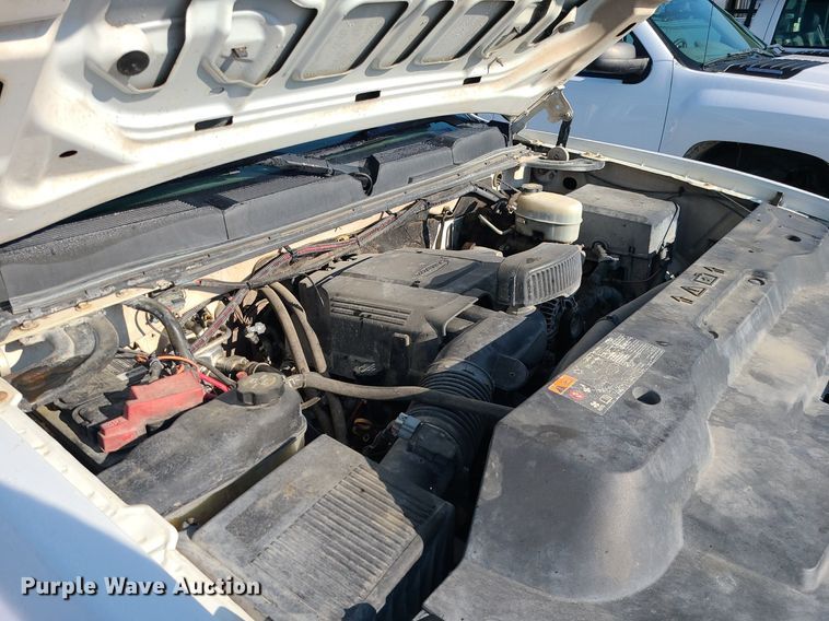 image for item LE9200 2012 Chevrolet Silverado 2500HD  utility bed pickup truck