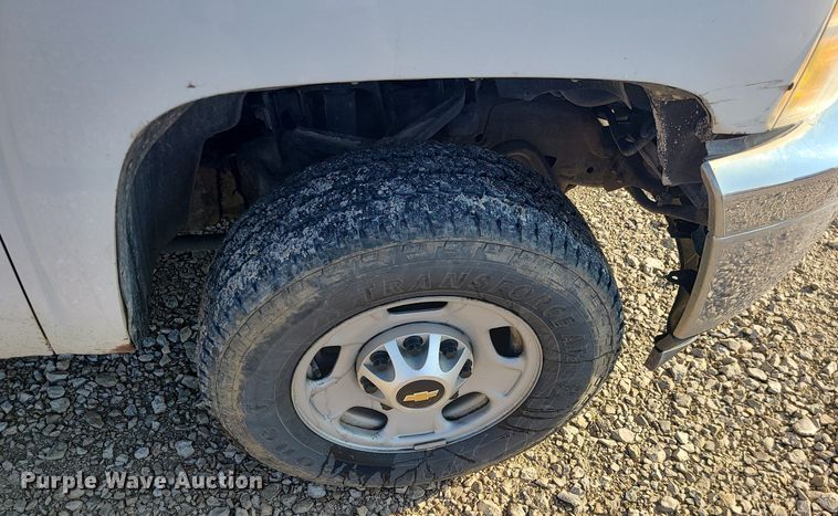 image for item LE9200 2012 Chevrolet Silverado 2500HD  utility bed pickup truck