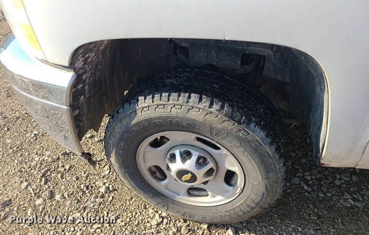 image for item LE9200 2012 Chevrolet Silverado 2500HD  utility bed pickup truck