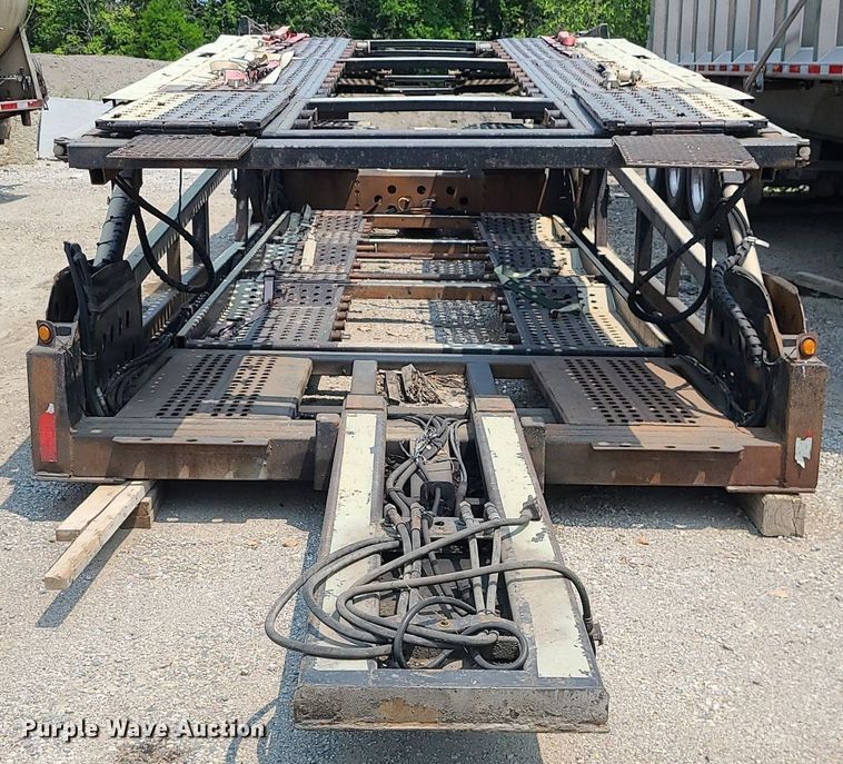 image for item LE9236 2007 Delavan  car carrier