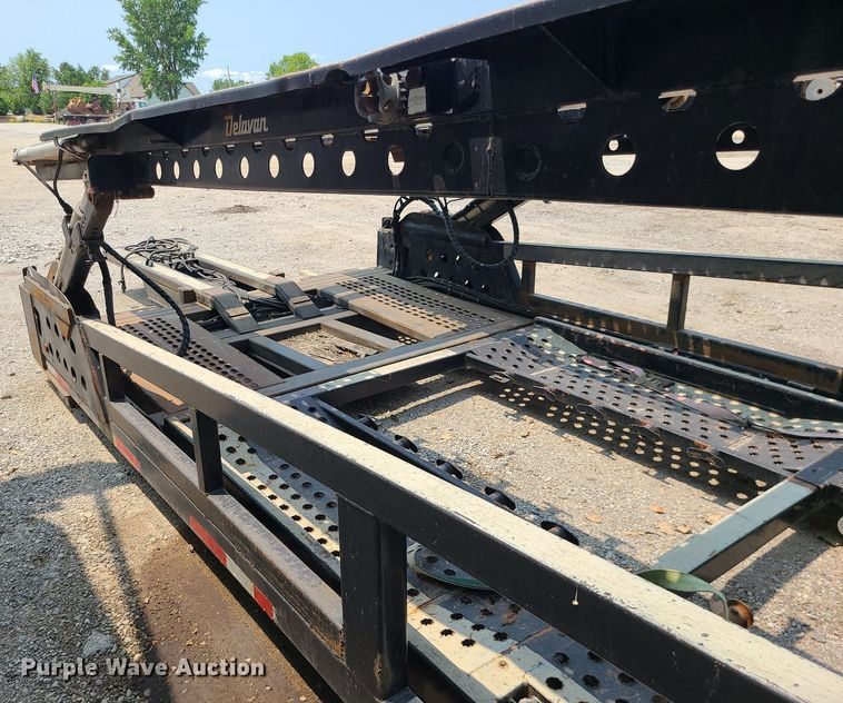 image for item LE9236 2007 Delavan  car carrier