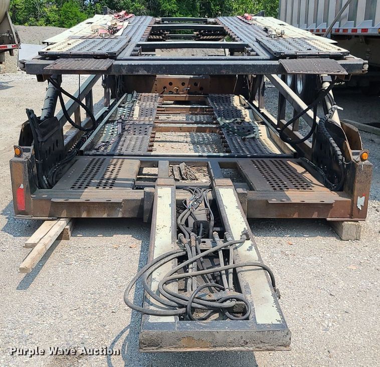 image for item LE9236 2007 Delavan  car carrier