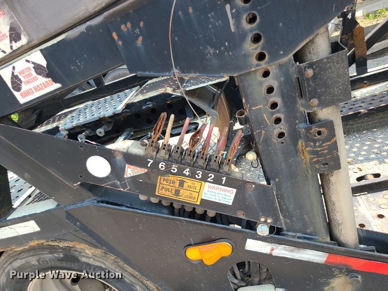 image for item LE9236 2007 Delavan  car carrier