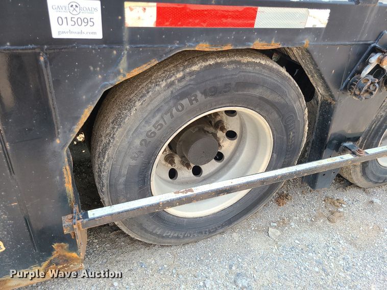 image for item LE9236 2007 Delavan  car carrier