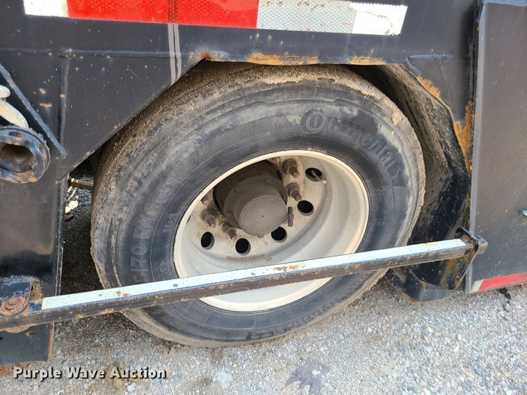 image for item LE9236 2007 Delavan  car carrier