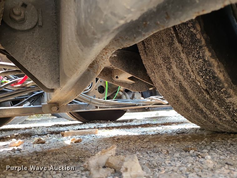 image for item LE9236 2007 Delavan  car carrier