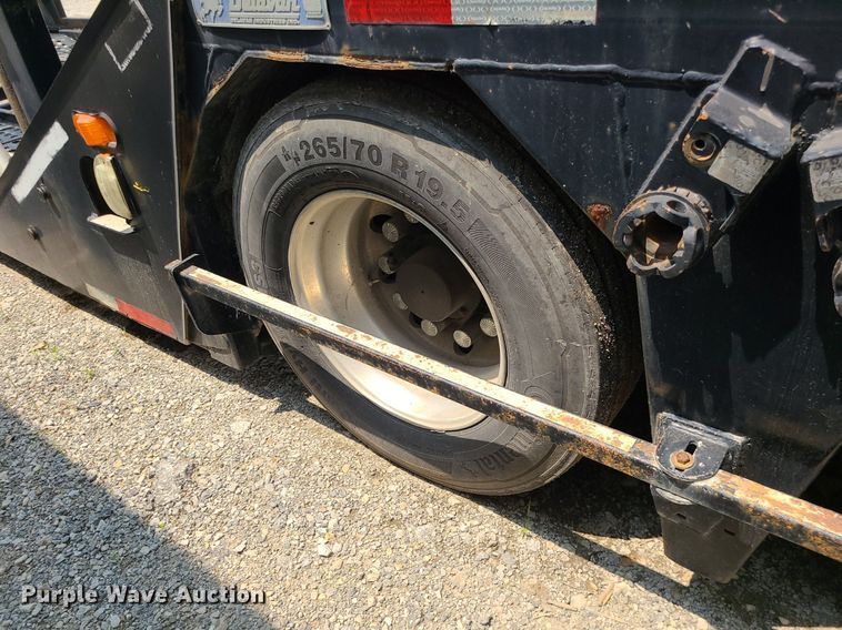 image for item LE9236 2007 Delavan  car carrier