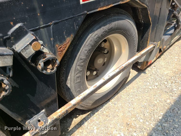 image for item LE9236 2007 Delavan  car carrier