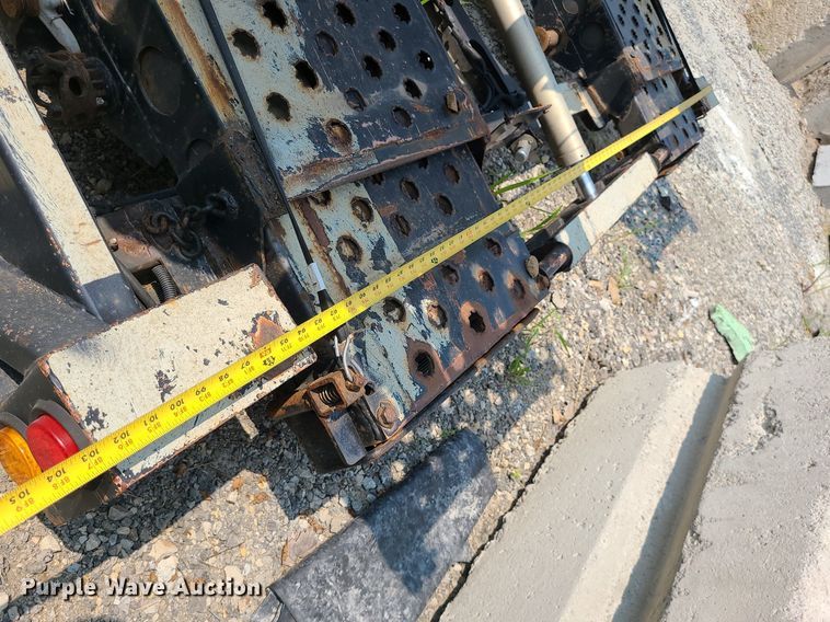 image for item LE9236 2007 Delavan  car carrier