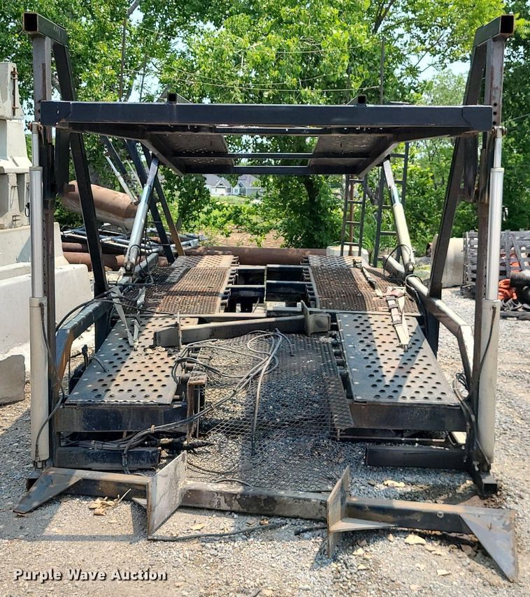 image for item LE9236 2007 Delavan  car carrier