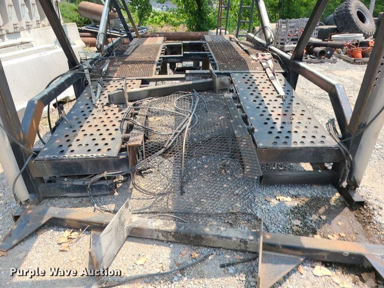 image for item LE9236 2007 Delavan  car carrier