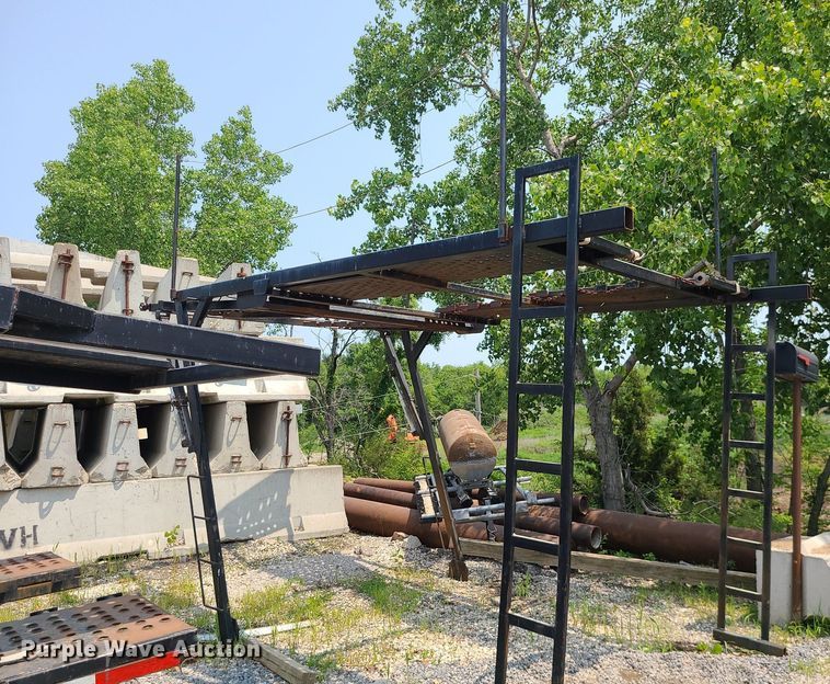 image for item LE9236 2007 Delavan  car carrier