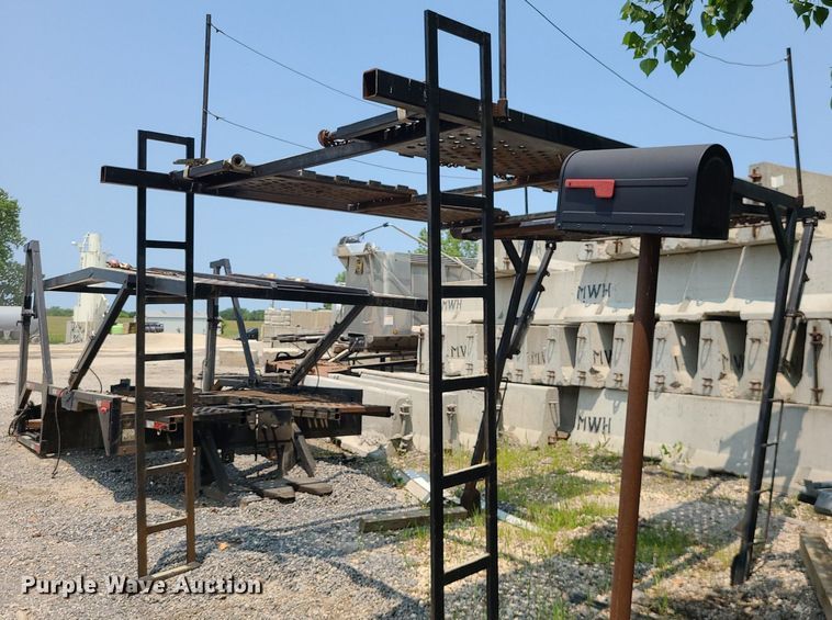 image for item LE9236 2007 Delavan  car carrier