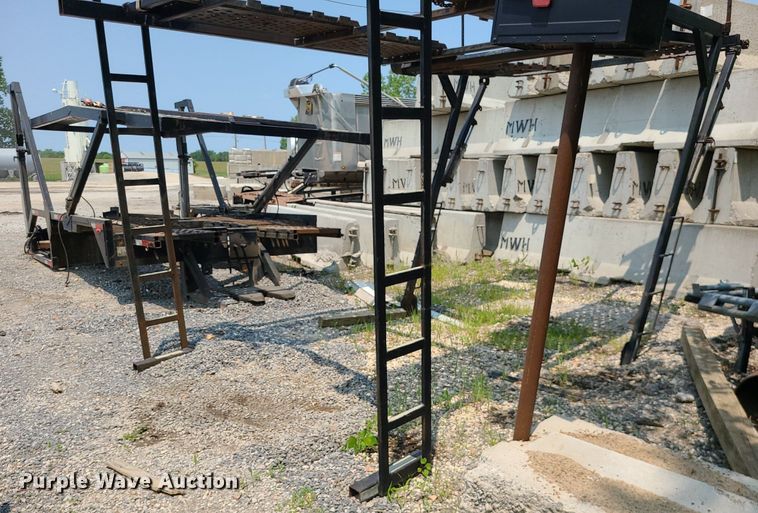 image for item LE9236 2007 Delavan  car carrier