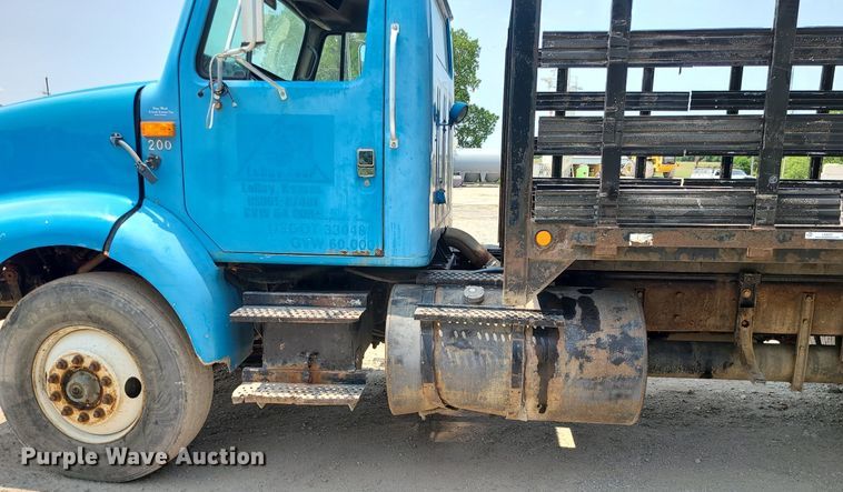 image for item LE9237 1993 International 8200  flatbed truck