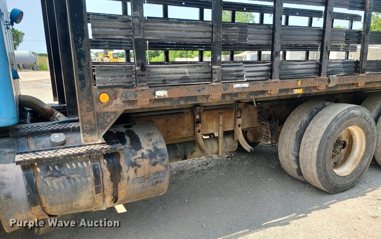 image for item LE9237 1993 International 8200  flatbed truck