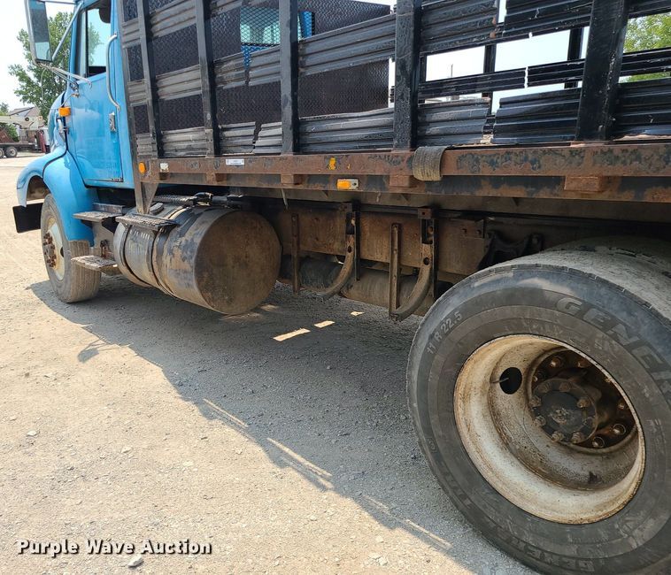 image for item LE9237 1993 International 8200  flatbed truck