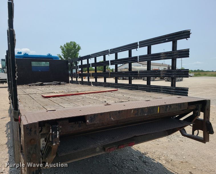 image for item LE9237 1993 International 8200  flatbed truck