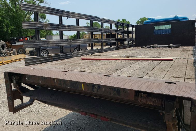 image for item LE9237 1993 International 8200  flatbed truck